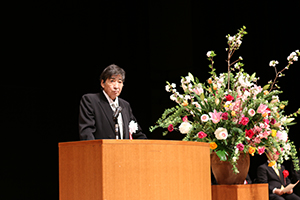 高橋学長による式辞