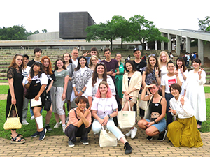 ロシア人学生と本学学生の集合写真
