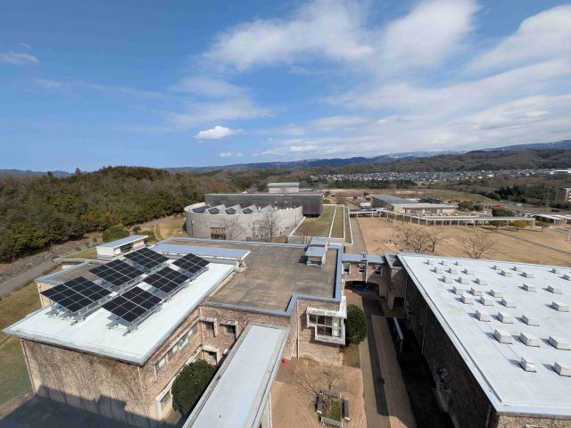 情報処理棟屋上の太陽光発電