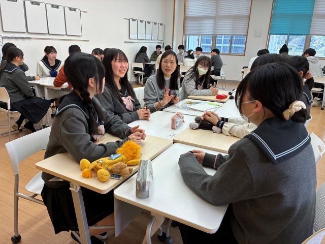 英語村スタッフとチャットをしている様子