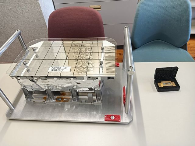 近赤外線分光計のレプリカ